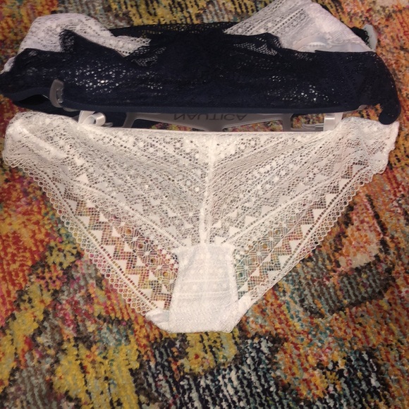 NWT Nautica 4 lace piece set. Two bras and two matching panties - Picture 4 of 7